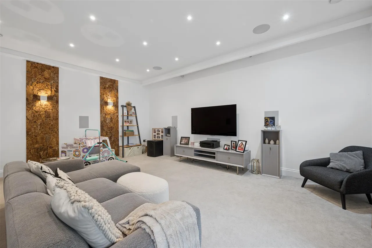 Booth Road, Altrincham, WA14, photo 4