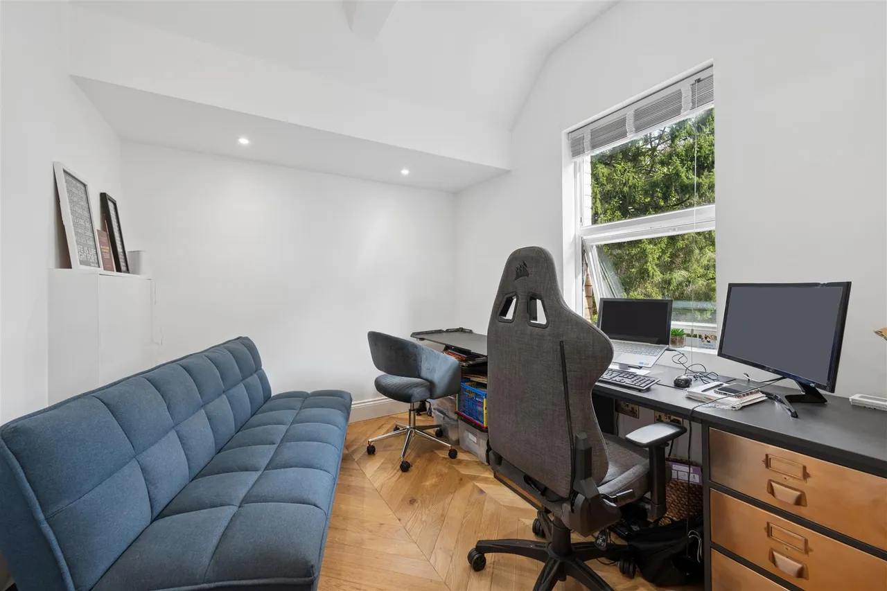 Booth Road, Altrincham, WA14, photo 23
