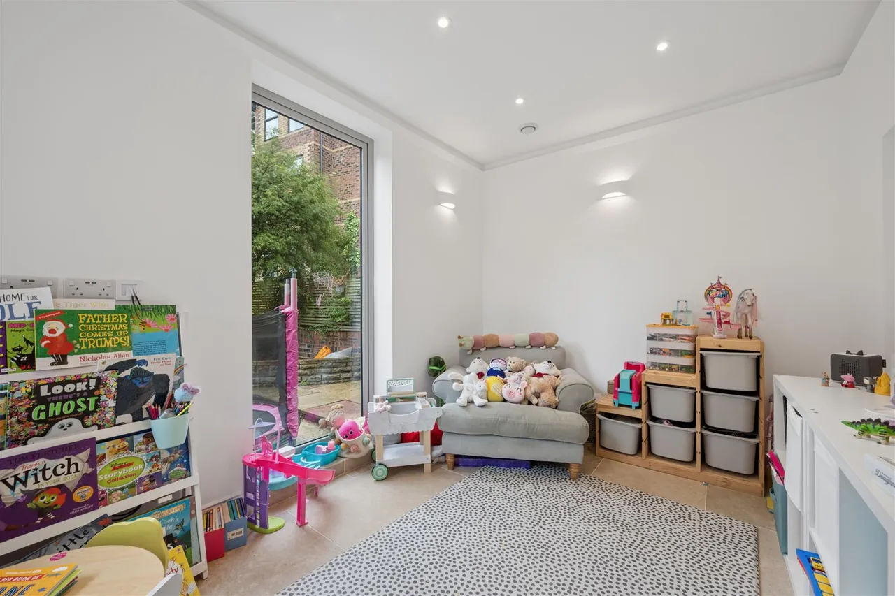 Booth Road, Altrincham, WA14, photo 12
