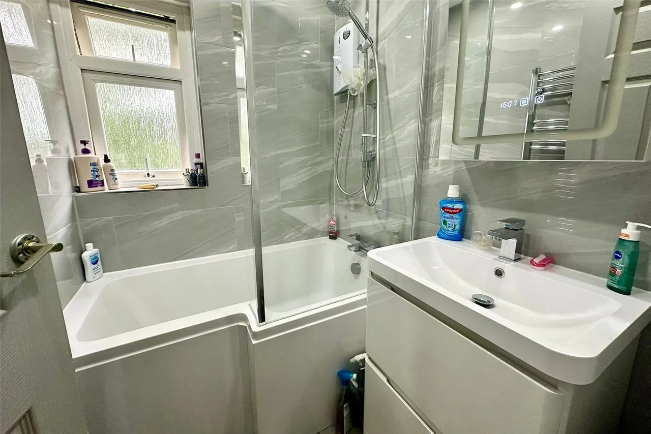 Harmans Water Road, Bracknell, Berkshire, RG12 9LX, photo 2