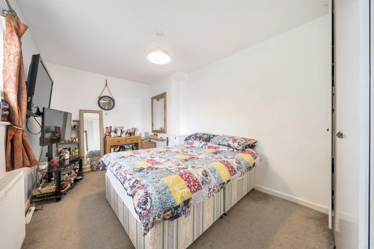 25 The Harebreaks, Watford, photo 4