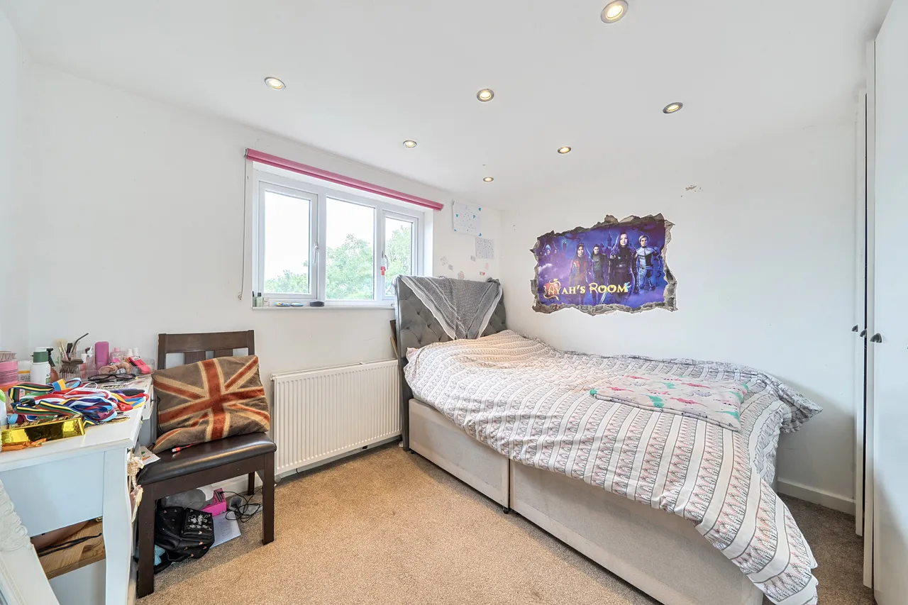 25 The Harebreaks, Watford, photo 5