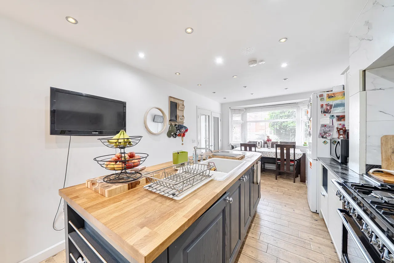25 The Harebreaks, Watford, photo 11