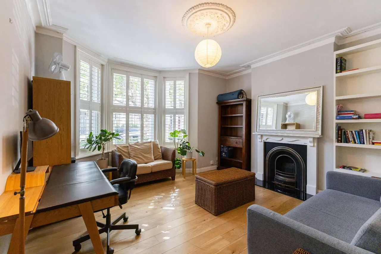Norfolk Mansions, Santos Road, Putney, London, SW18 1NU, photo 2
