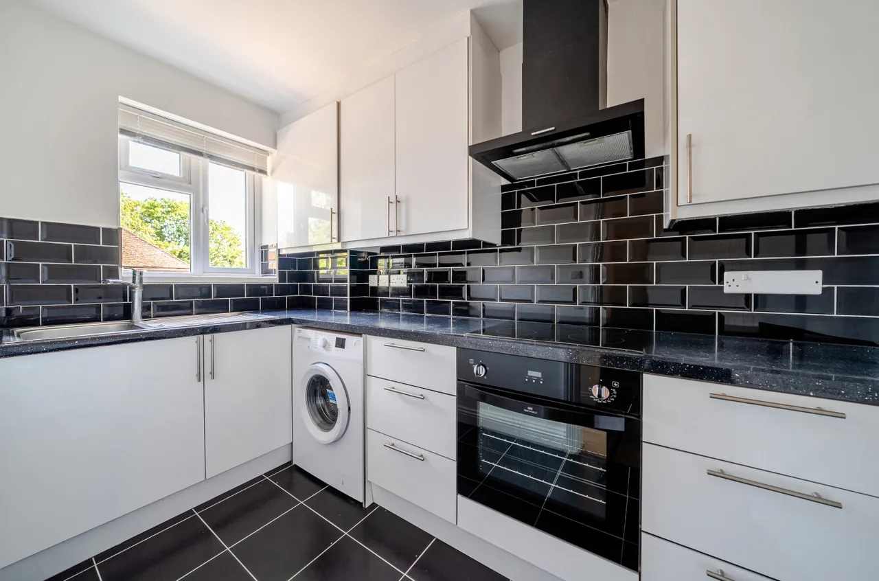 Woodside Road, Guildford, GU2, photo 13
