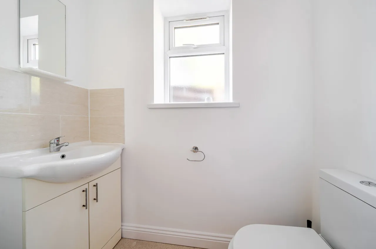 Woodside Road, Guildford, GU2, photo 12