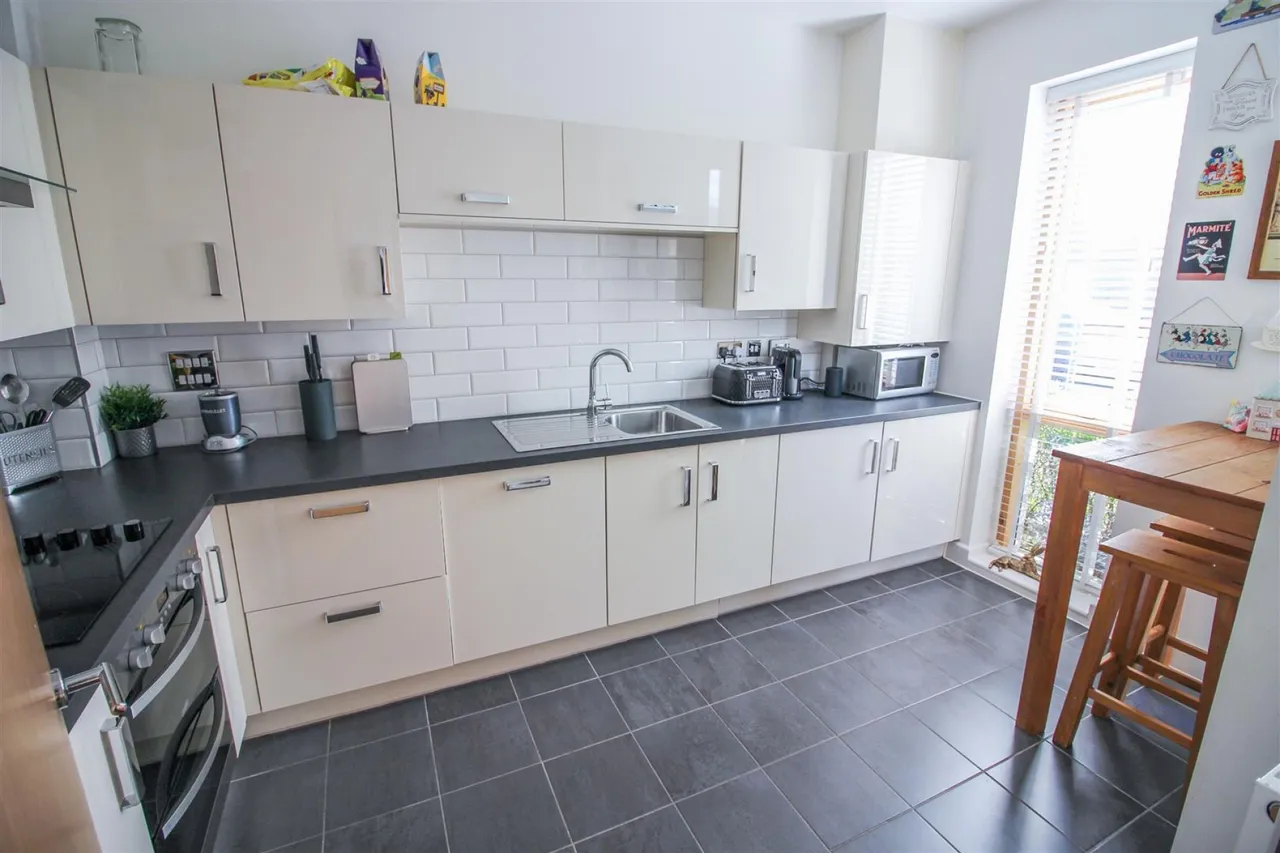 Barnsley Wood Rise, Newhall, CM17, photo 4