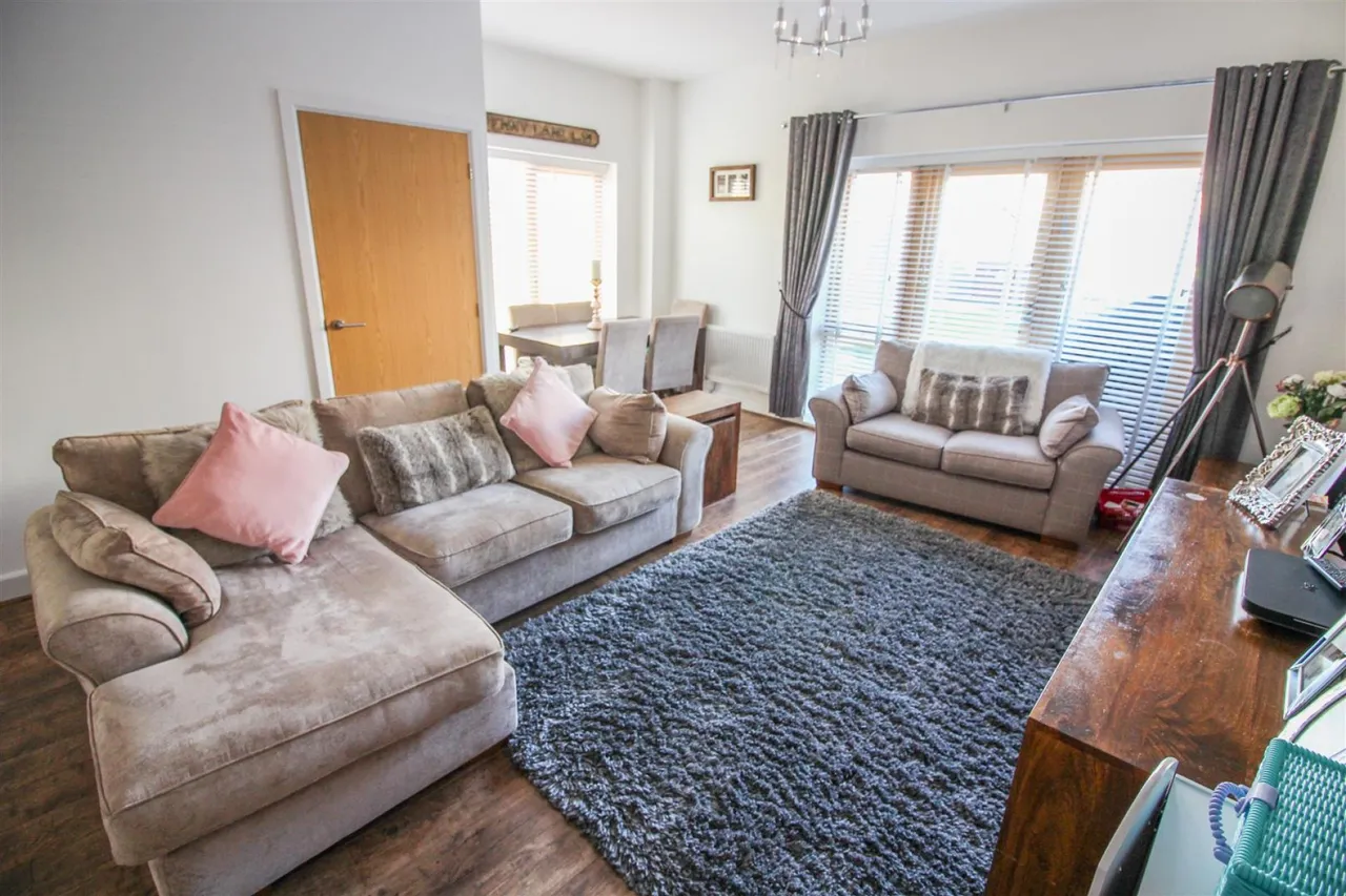 Barnsley Wood Rise, Newhall, CM17, photo 2