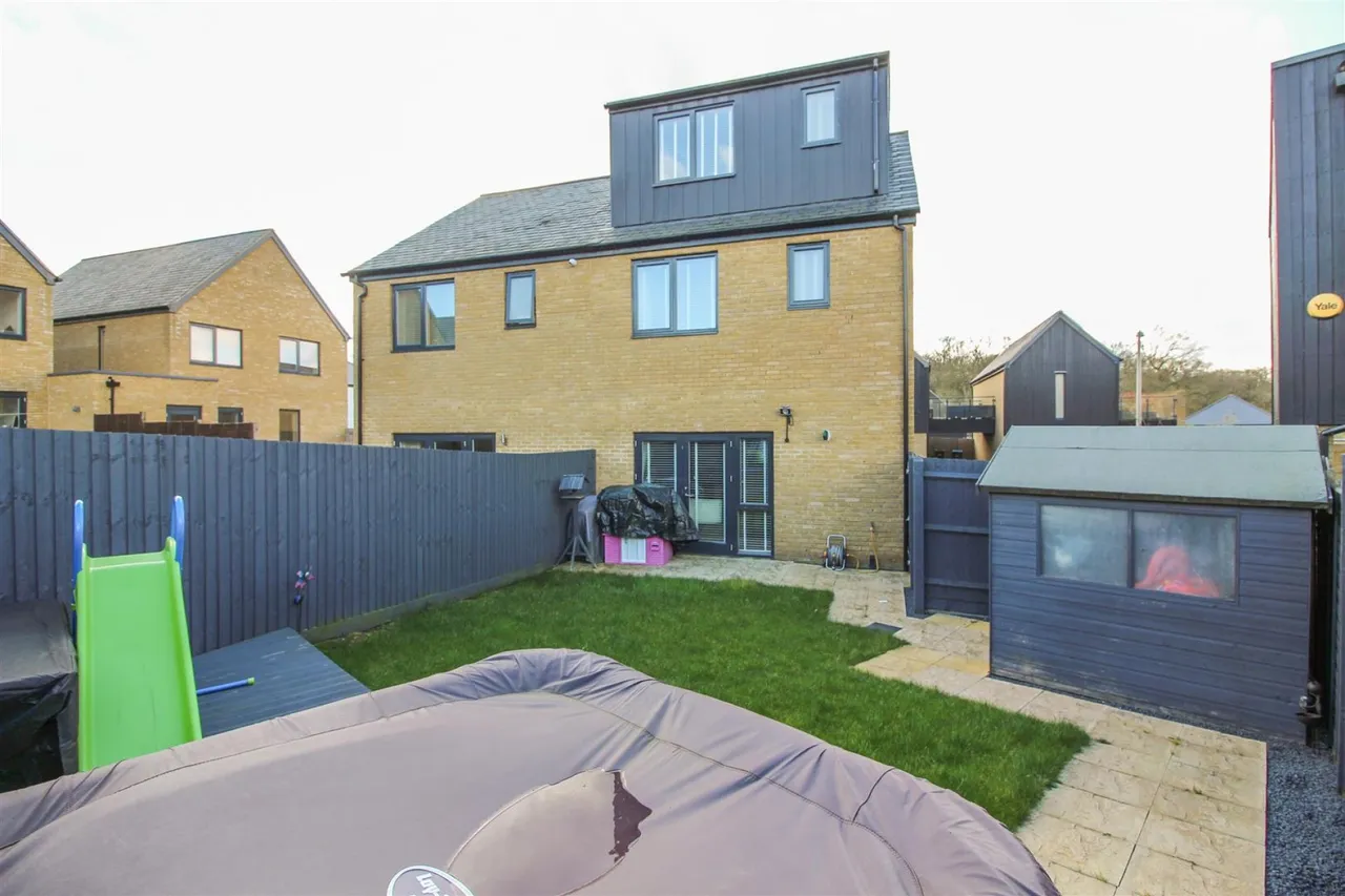 Barnsley Wood Rise, Newhall, CM17, photo 8