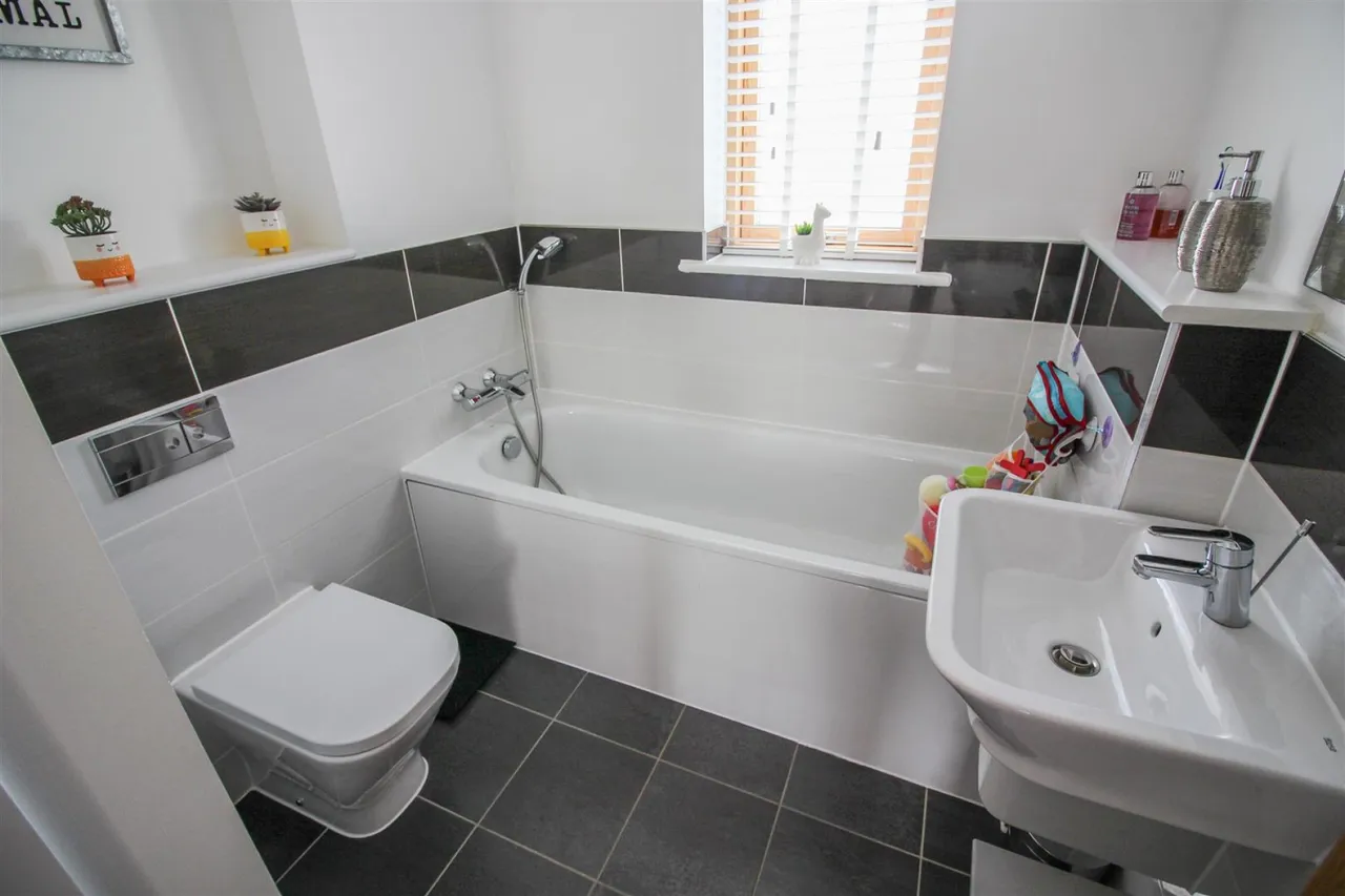 Barnsley Wood Rise, Newhall, CM17, photo 17