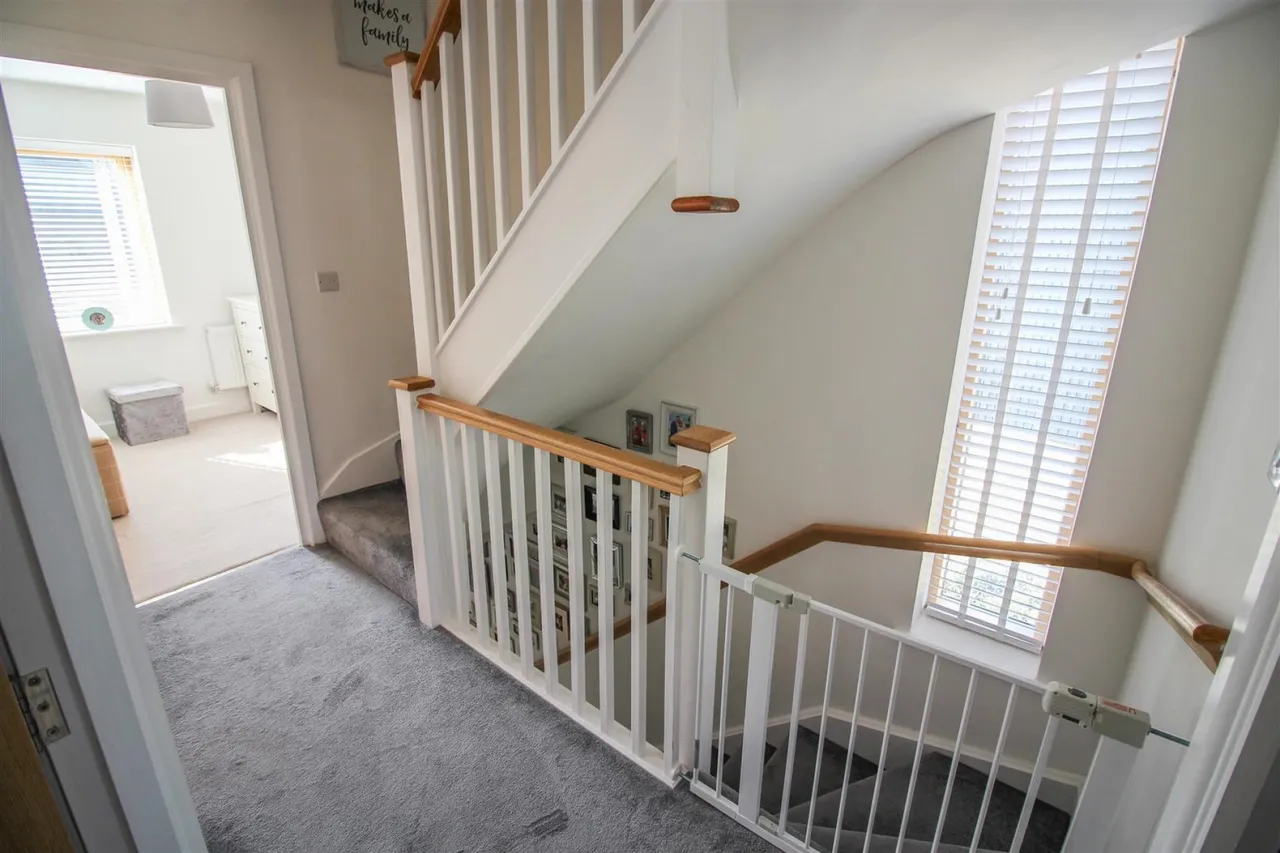 Barnsley Wood Rise, Newhall, CM17, photo 18