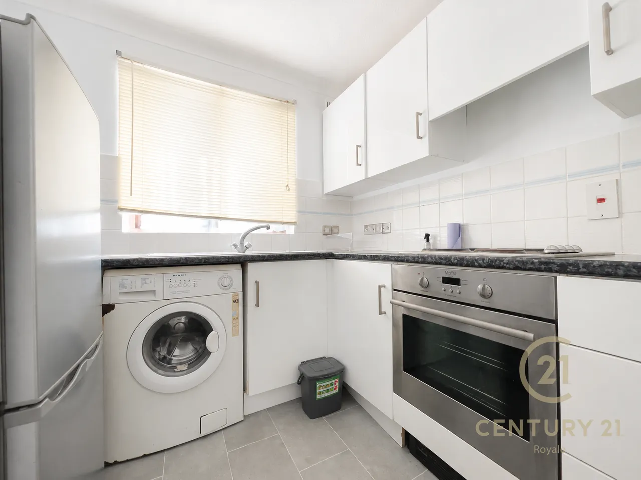 Farm Road, Esher, KT10, photo 4