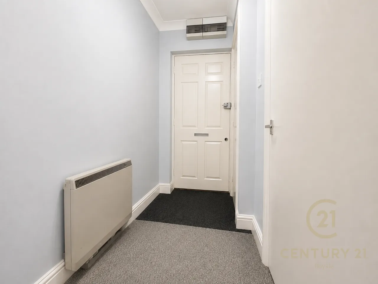 Farm Road, Esher, KT10, photo 5