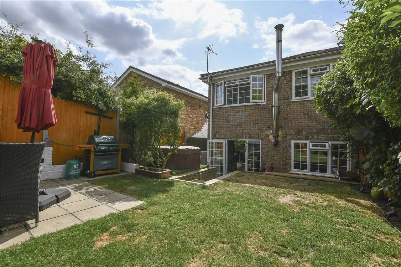 The Spinney, Finchampstead, RG40, photo 2