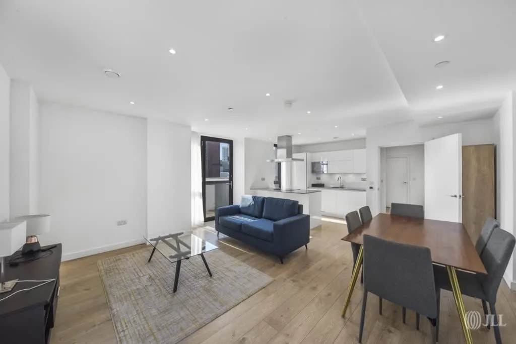 3 bed flat for sale, Forrester Way, London, E15