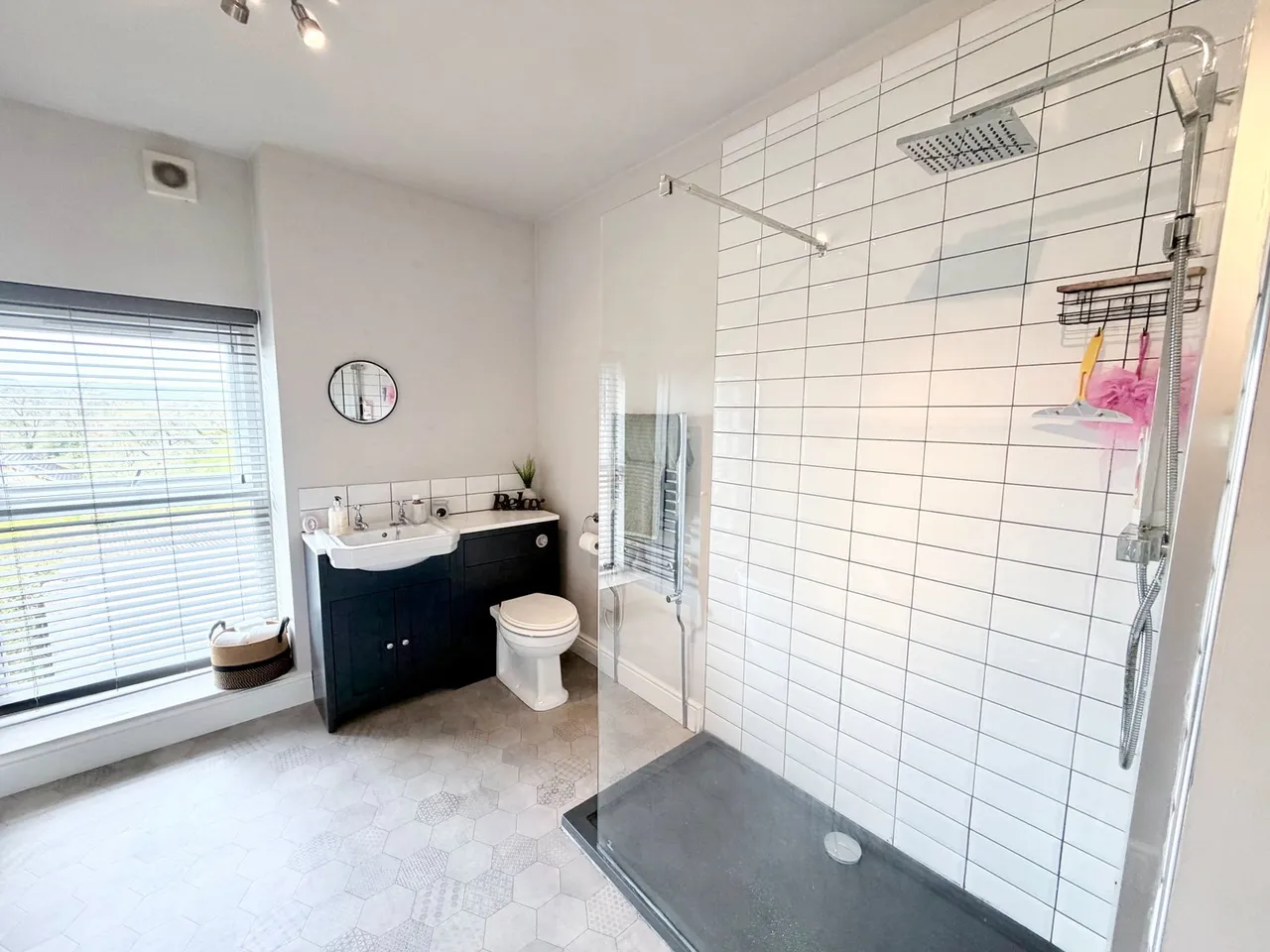 Colonel Road, Betws, SA18, photo 12