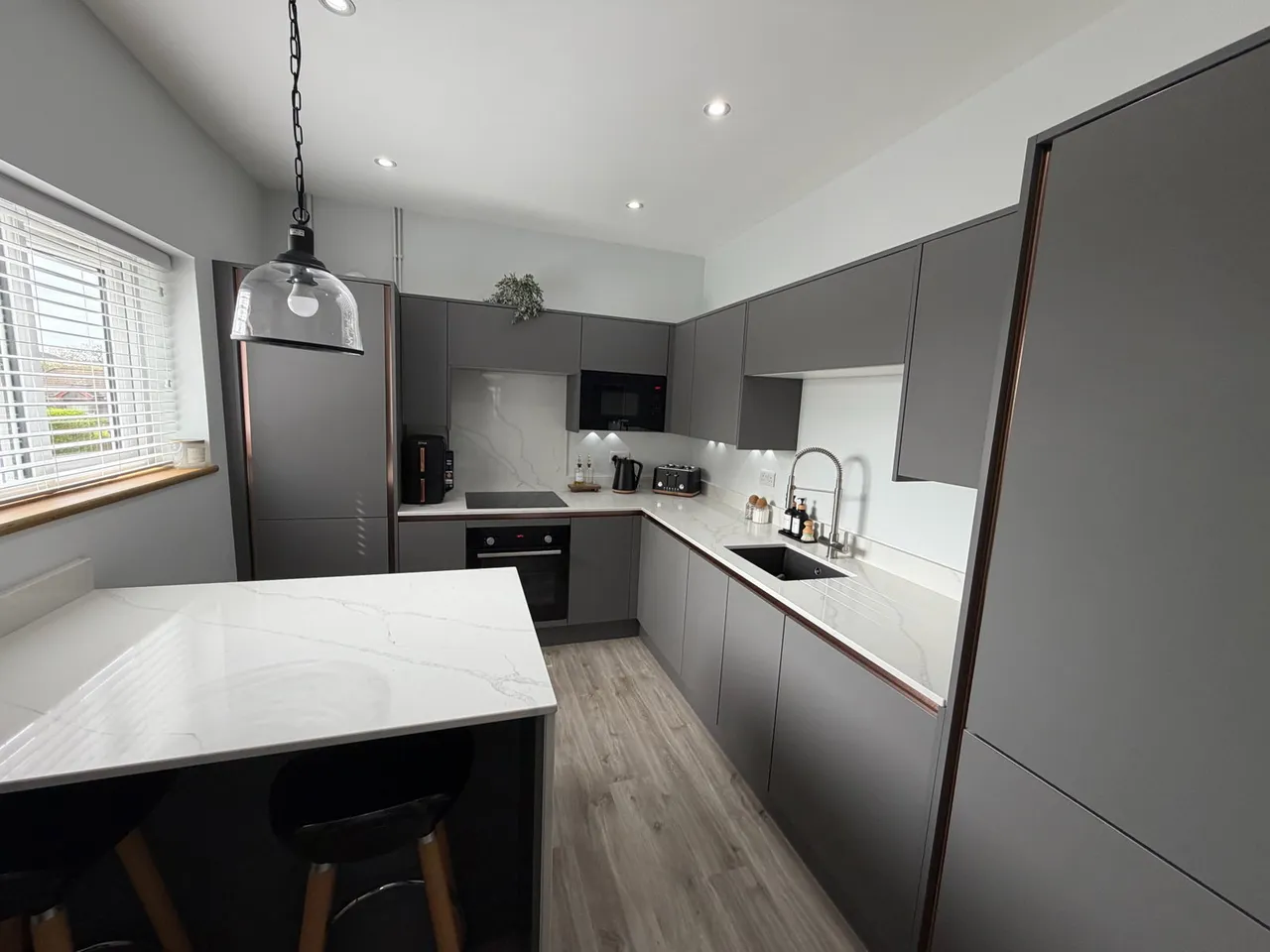 Colonel Road, Betws, SA18, photo 2