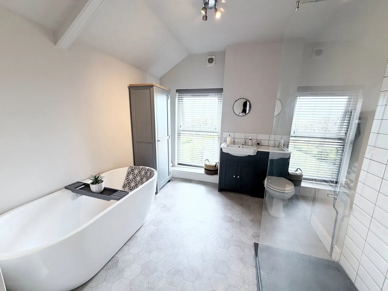 Colonel Road, Betws, SA18, photo 11