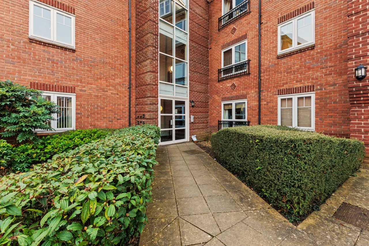 Bread And Meat Close, Warwick, CV34, photo 12