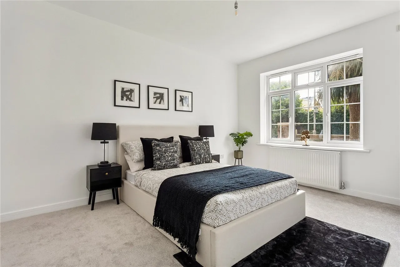 Garratt Lane, London, SW17, photo 5