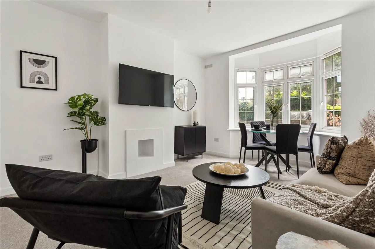 Garratt Lane, London, SW17, photo 2
