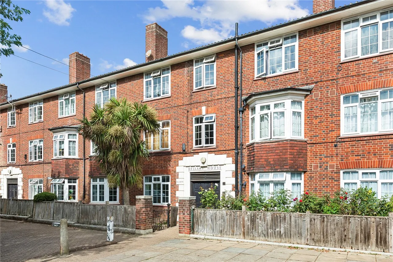 Garratt Lane, London, SW17, photo 8