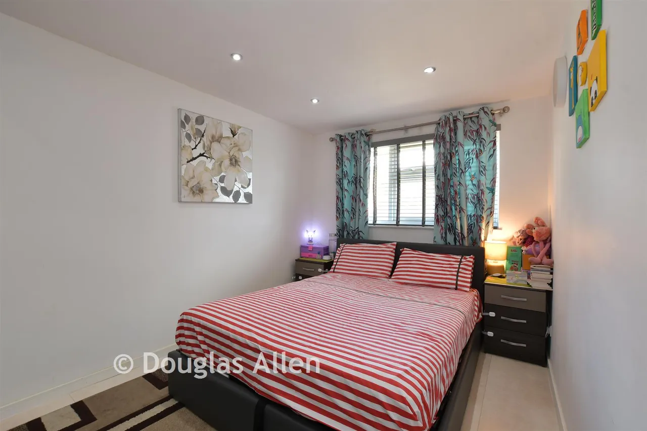 Pershore Close, Ilford, IG2, photo 5