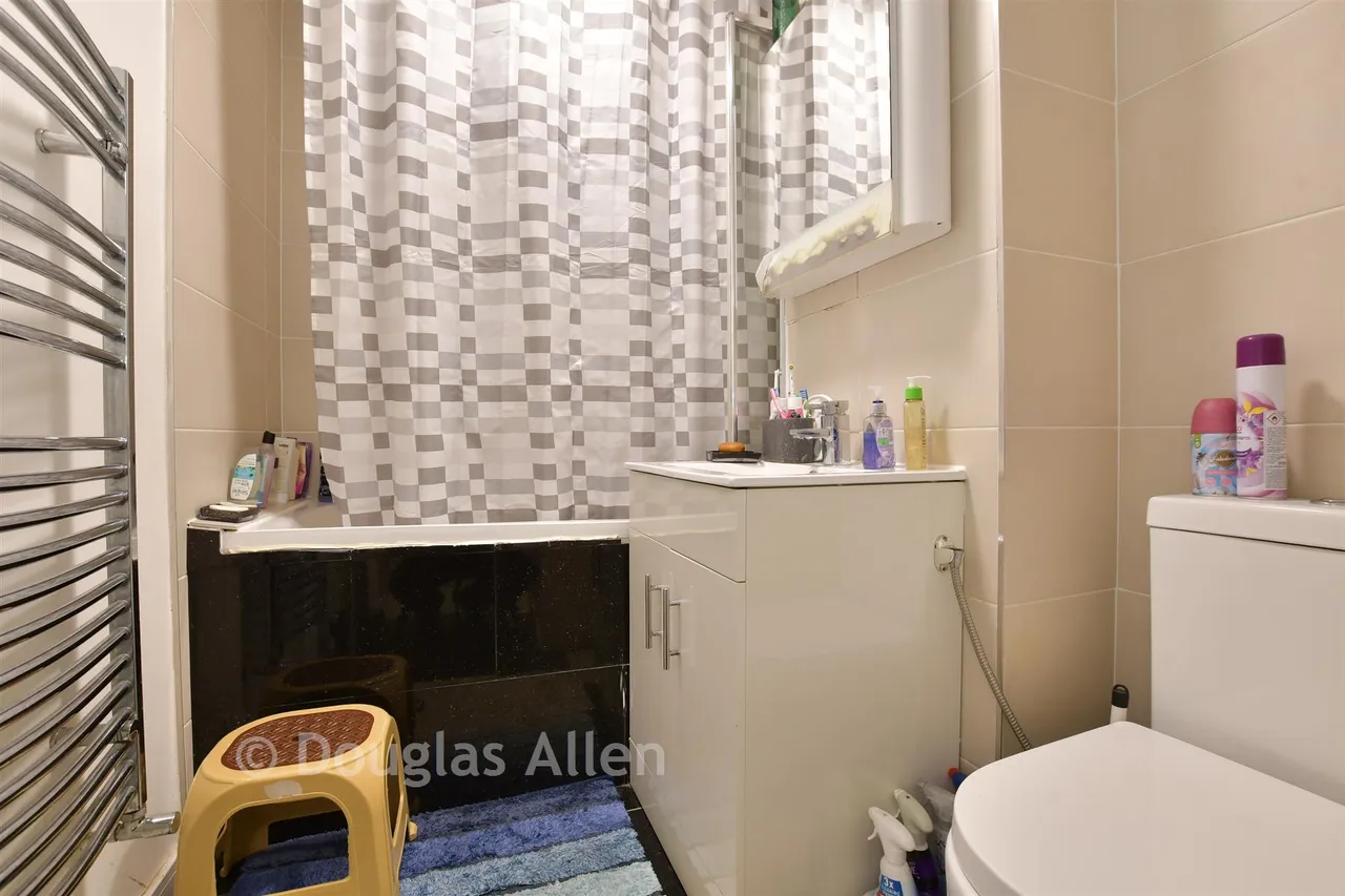 Pershore Close, Ilford, IG2, photo 8
