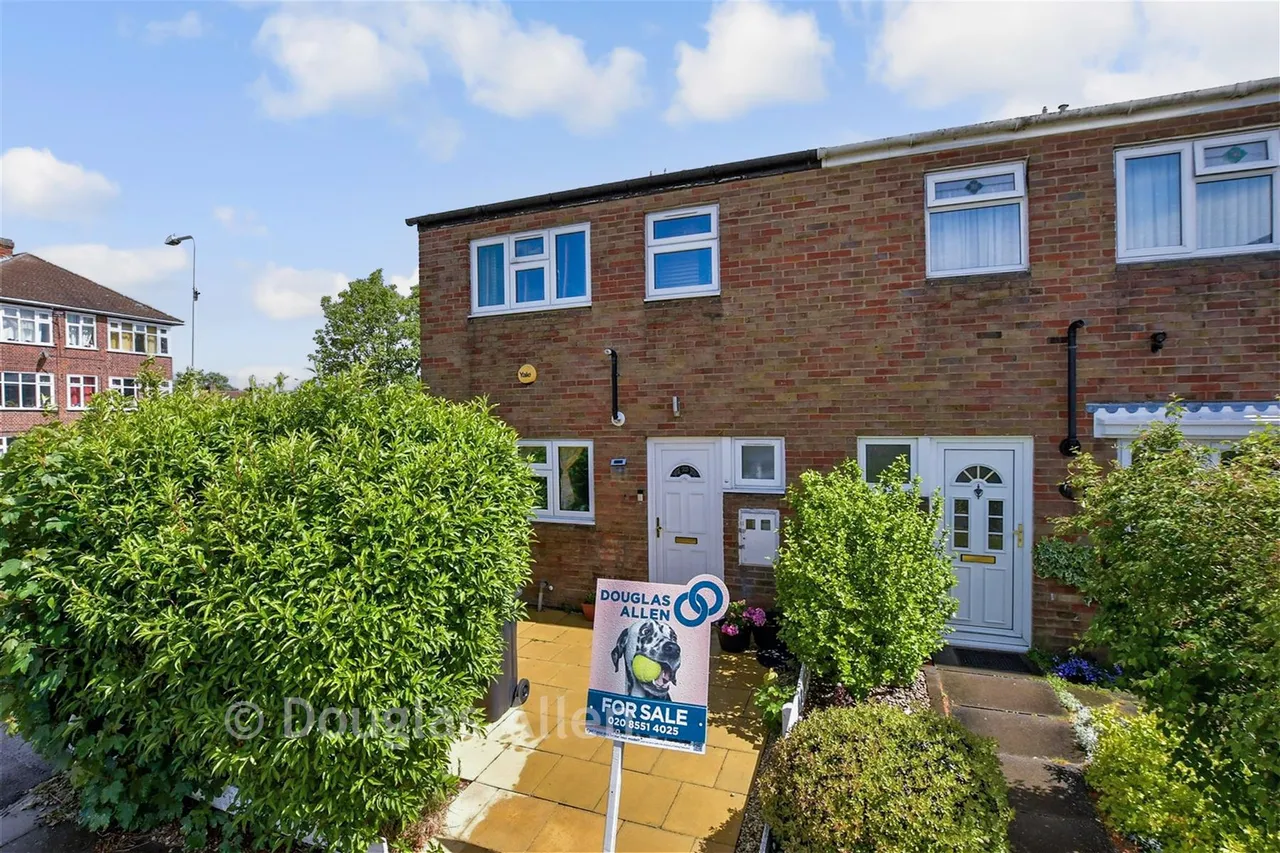 4 bed house for sale, Pershore Close, Ilford, IG2