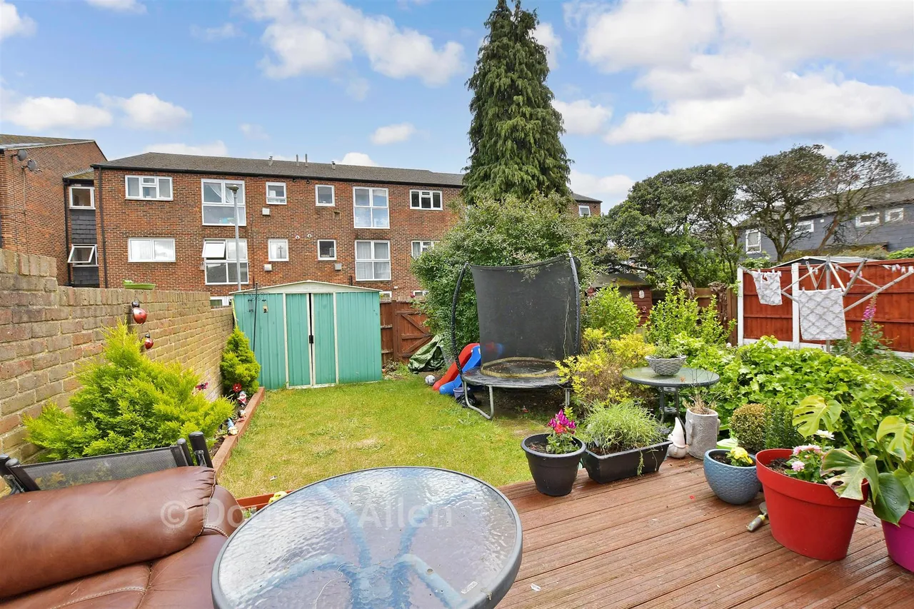 Pershore Close, Ilford, IG2, photo 9