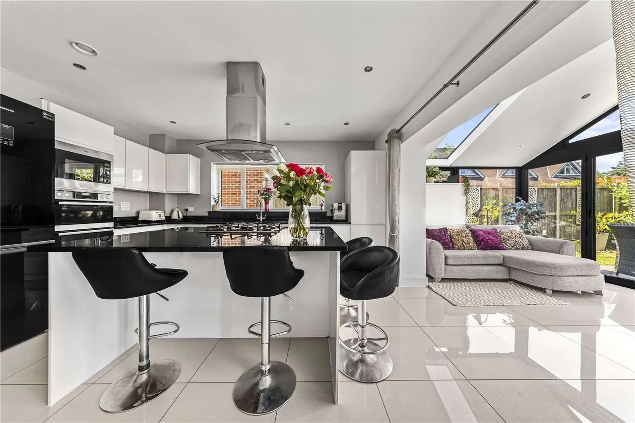 Pitt Rivers Close, Guildford, Surrey, GU1 2UY, photo 8