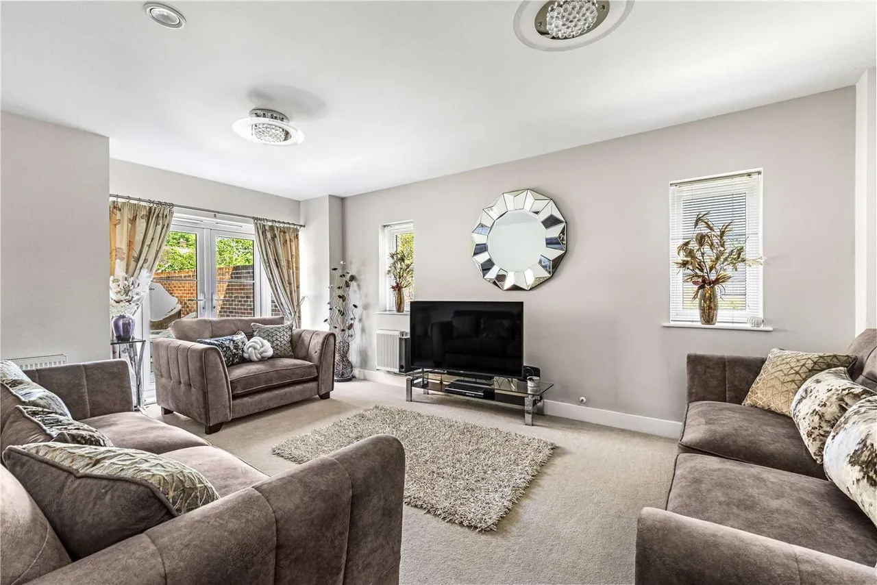 Pitt Rivers Close, Guildford, Surrey, GU1 2UY, photo 5