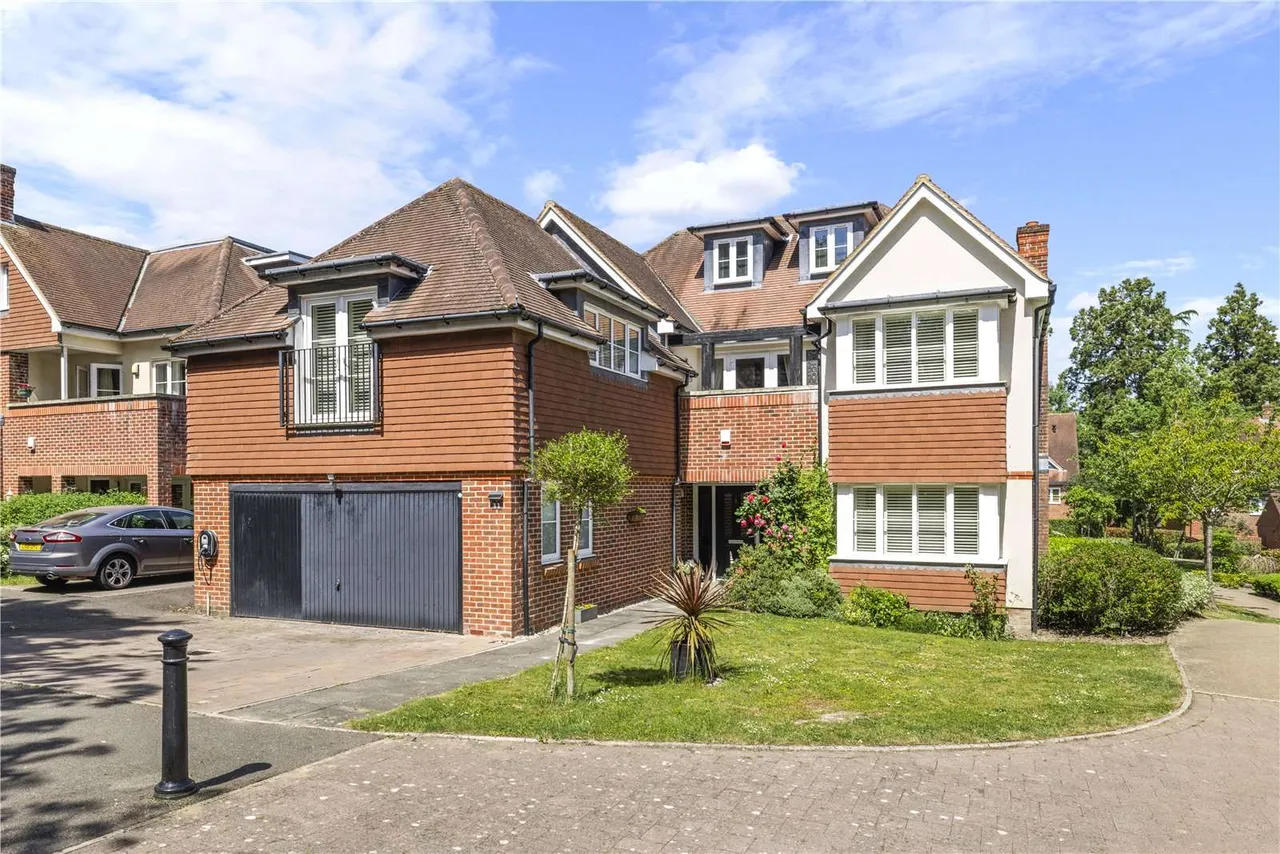 5 bed house for sale — Pitt Rivers Close, Guildford, Surrey, GU1 2UY
