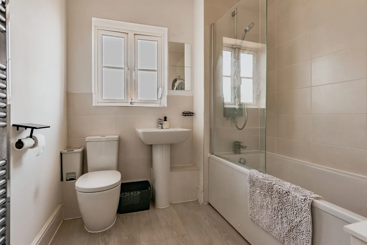 Hoadley Road, Horley, RH6, photo 7
