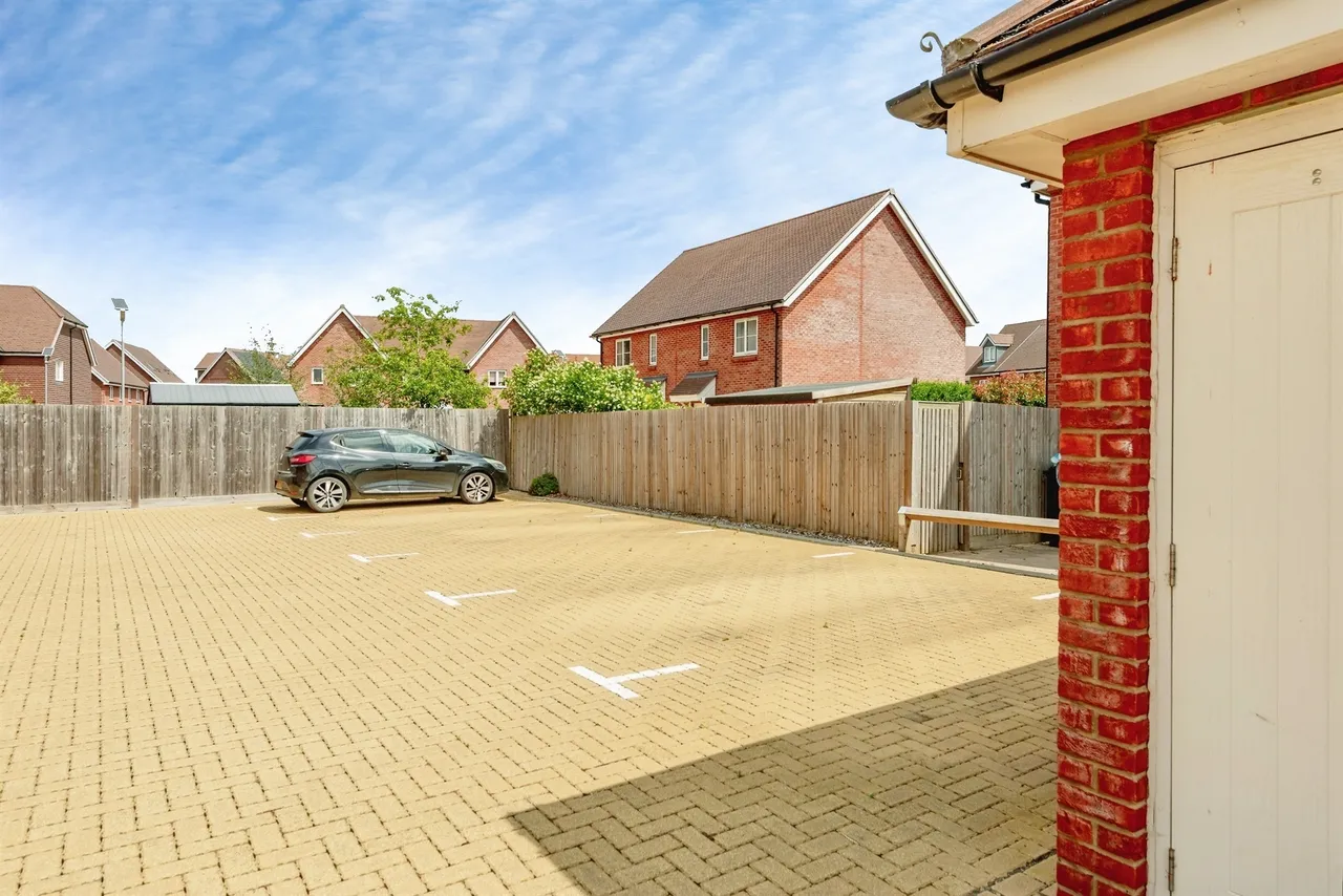 Hoadley Road, Horley, RH6, photo 10