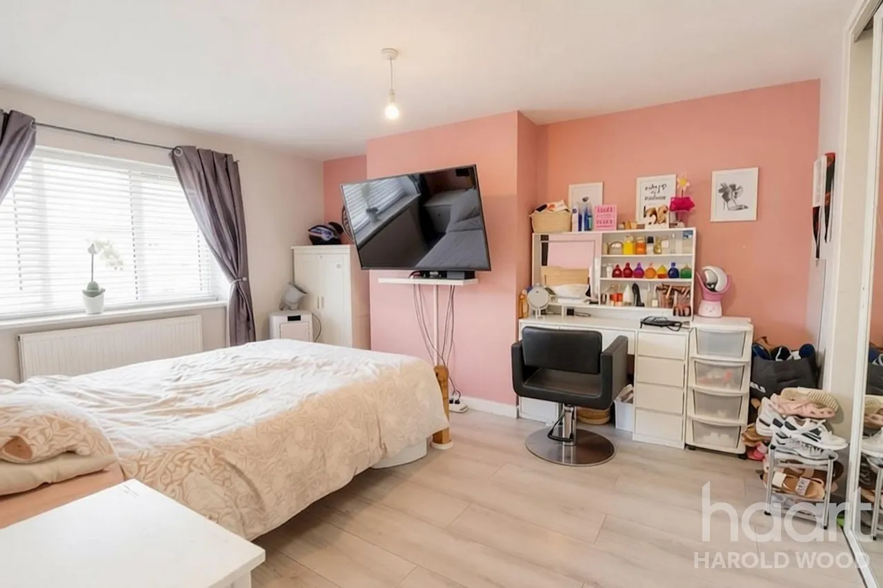 Longtown Road, Harold Hill, RM3, photo 5