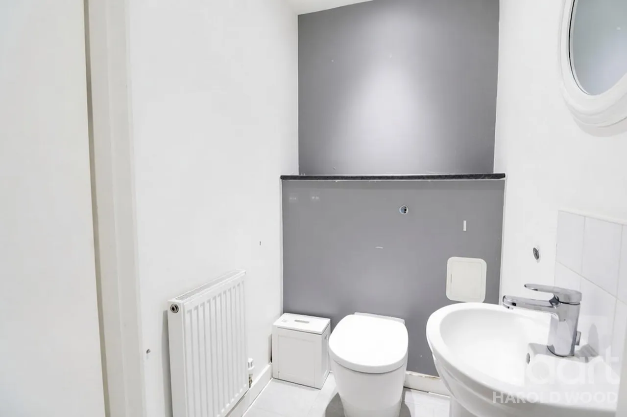 Longtown Road, Harold Hill, RM3, photo 4