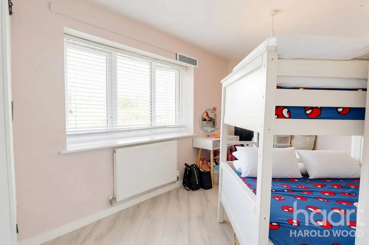 Longtown Road, Harold Hill, RM3, photo 6