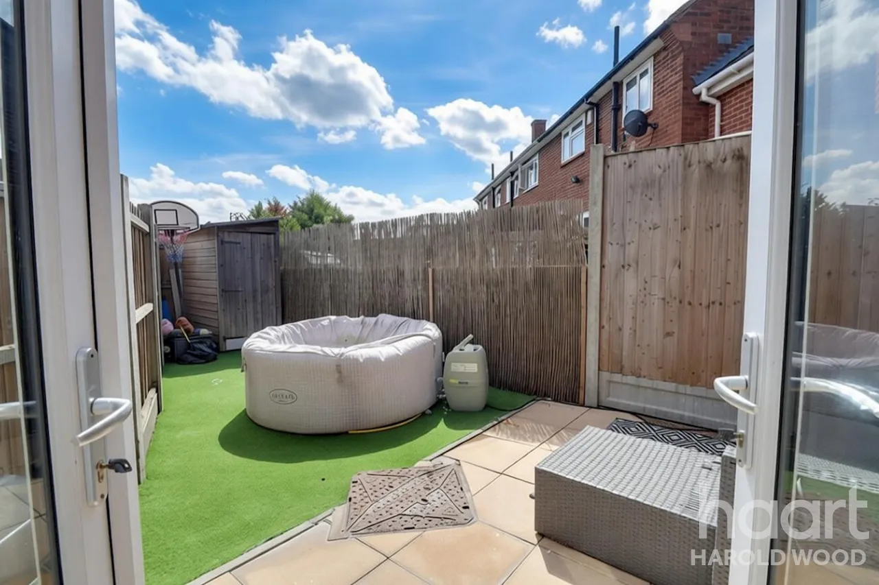 Longtown Road, Harold Hill, RM3, photo 8