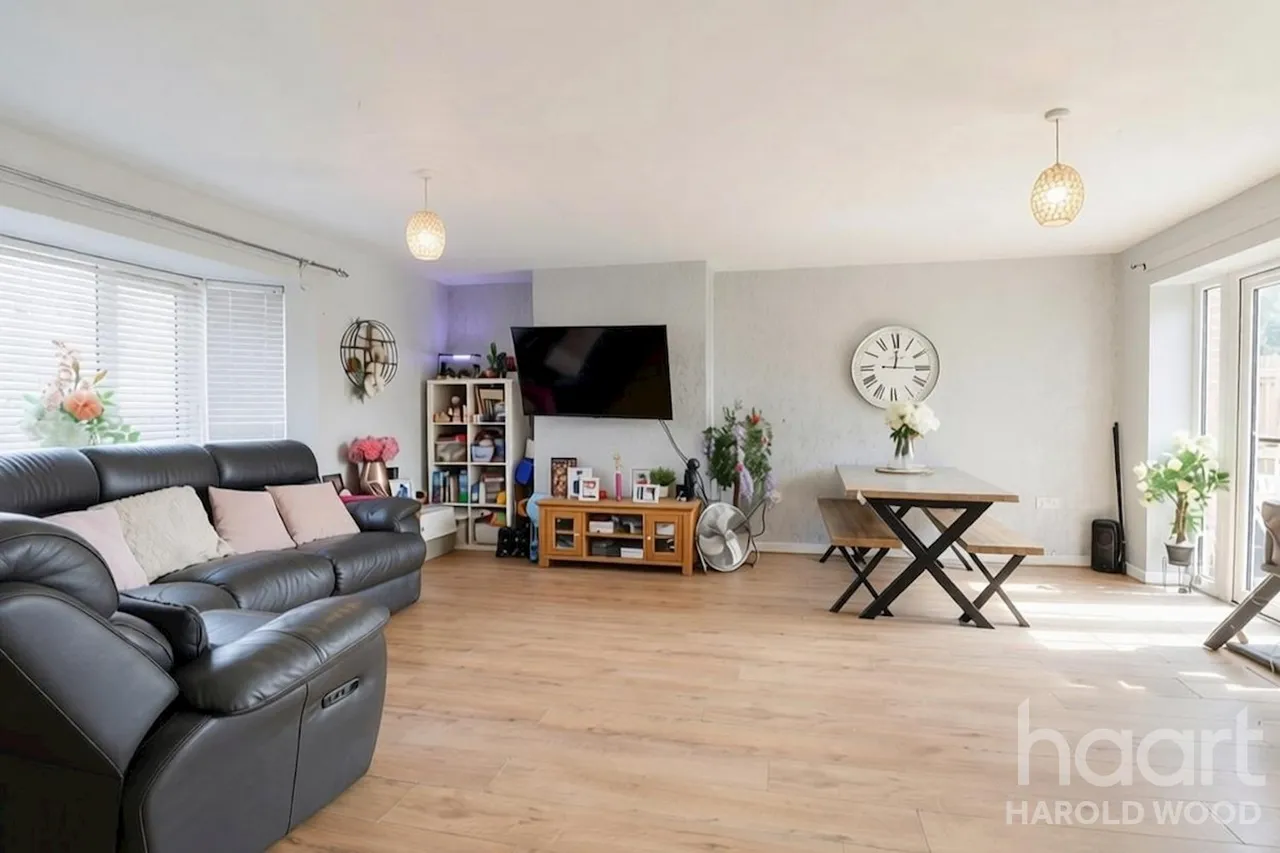 Longtown Road, Harold Hill, RM3, photo 2
