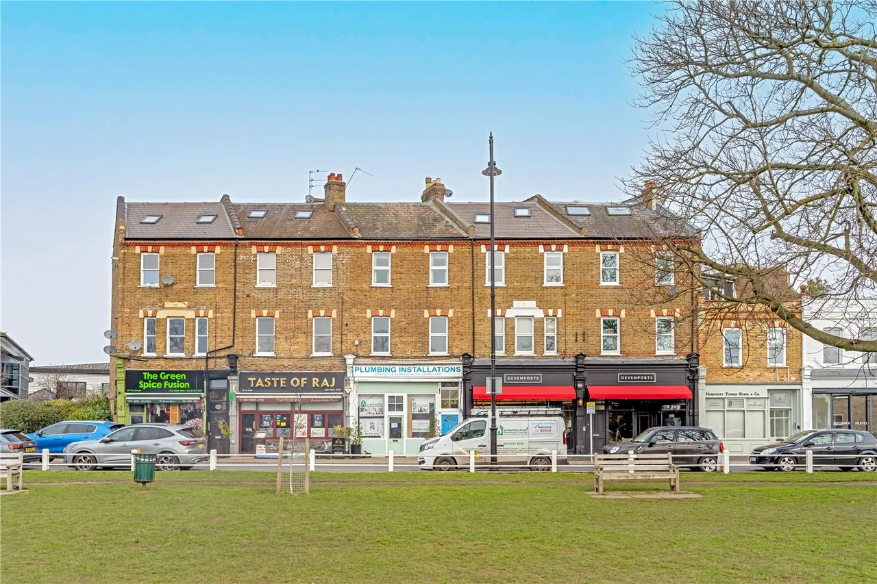 1 bed flat for sale — The Green, Twickenham, TW2 5AG