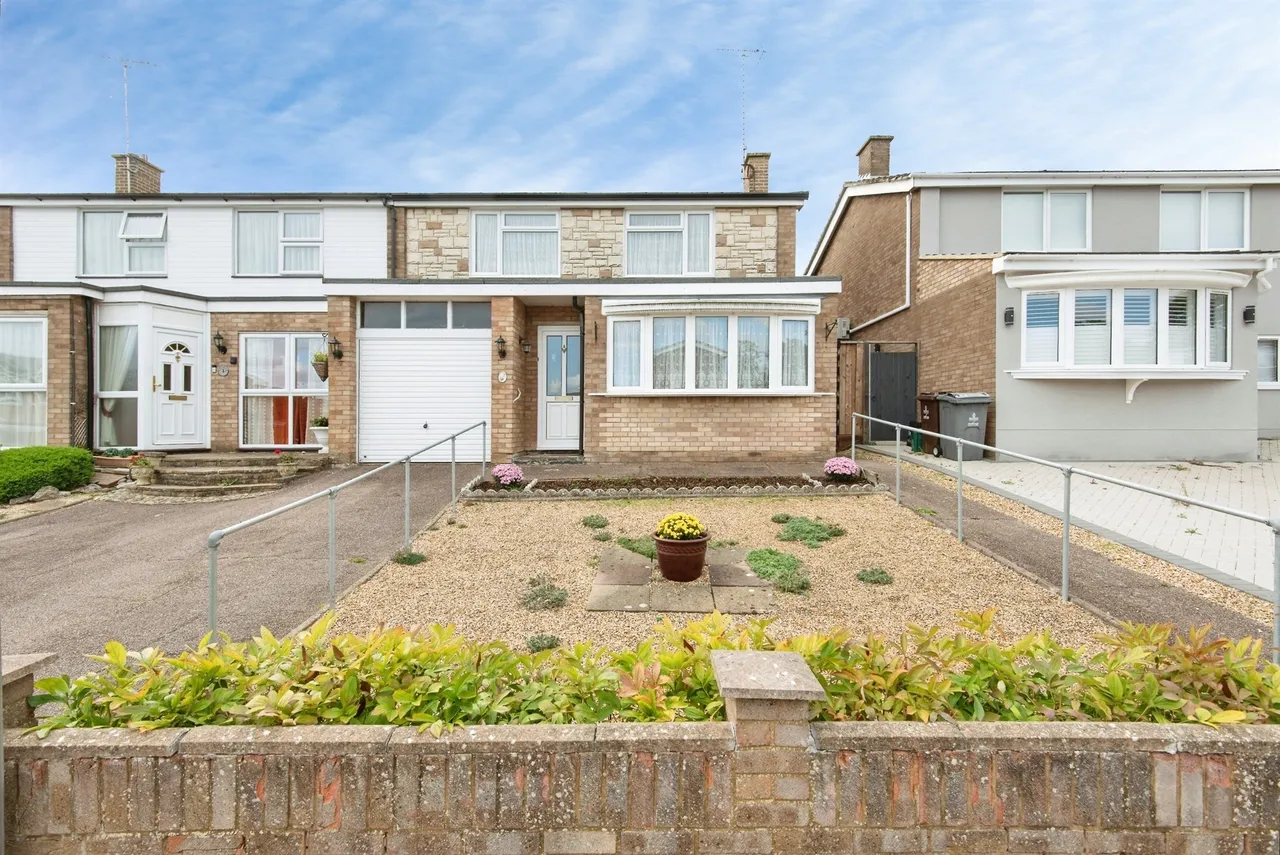 3 bed house for sale, Shirley Close, Stevenage, SG2