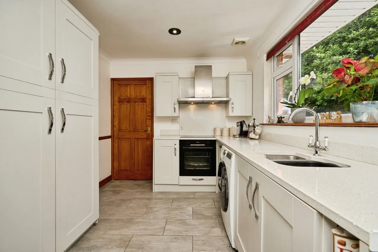 High Street, Whitwell, PO38, photo 7