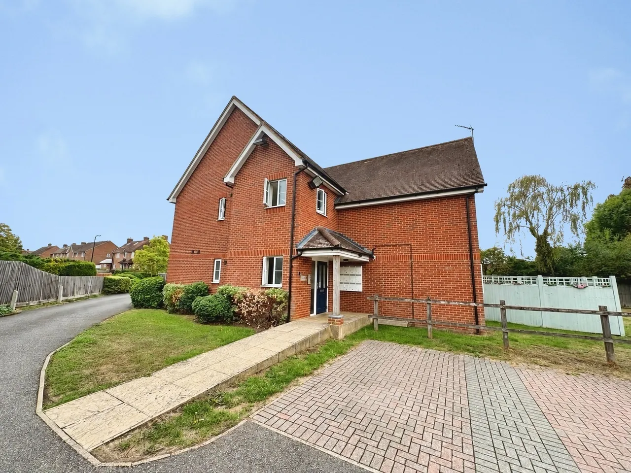 Longacre, Ash, Surrey, GU12 6DR, photo 3