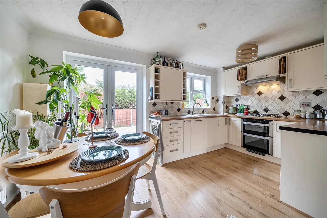 Dunbar Road, Frimley, Camberley, Surrey, GU16 9UZ, photo 2