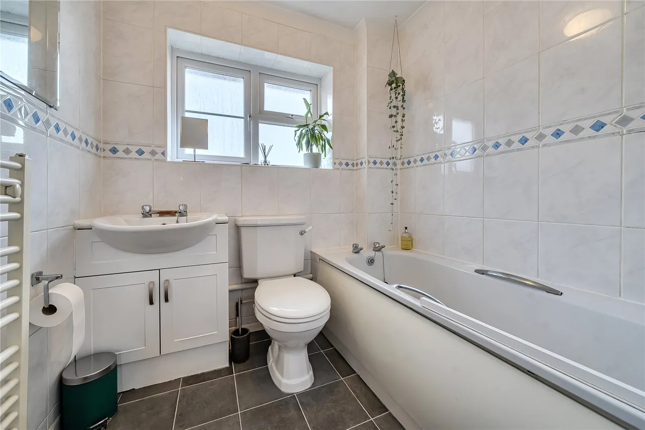 Dunbar Road, Frimley, Camberley, Surrey, GU16 9UZ, photo 9