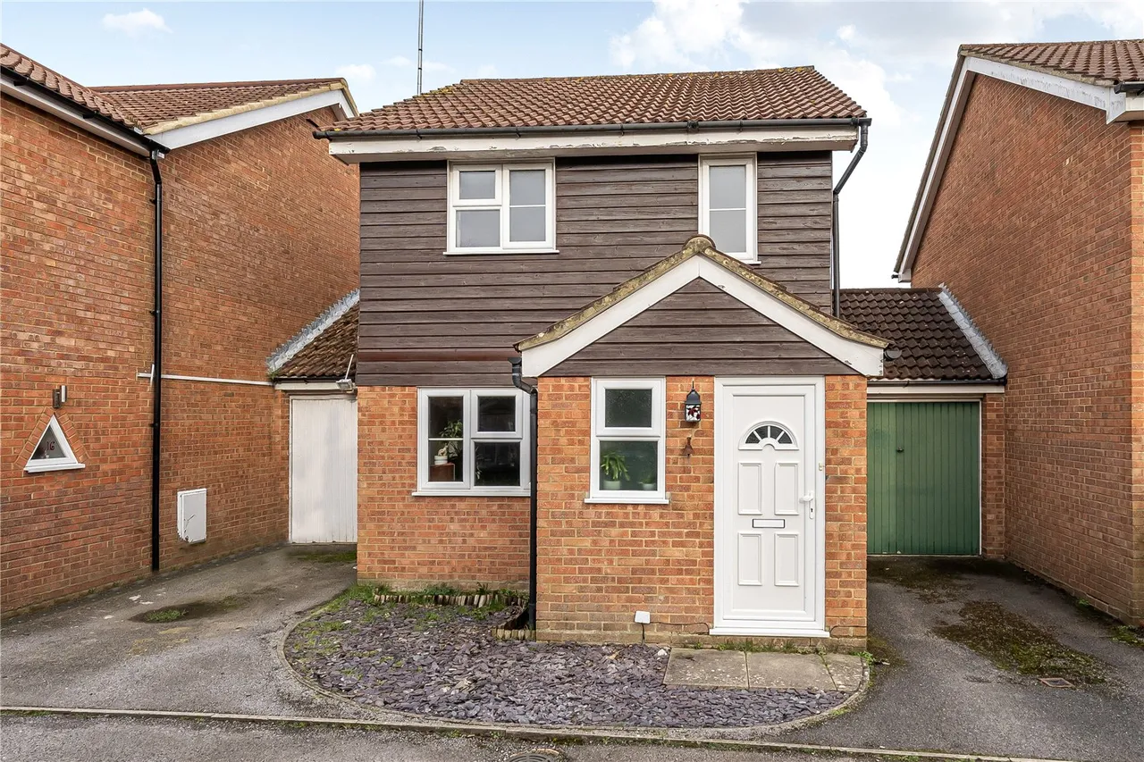 3 bed house for sale — Dunbar Road, Frimley, Camberley, Surrey, GU16 9UZ