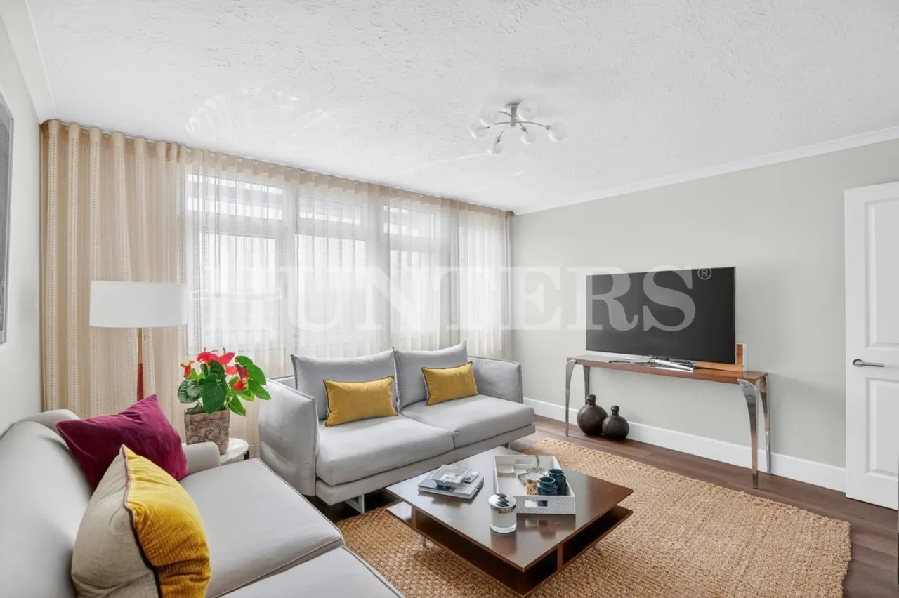 3 bed flat for sale — Edgecot Grove, London, N15