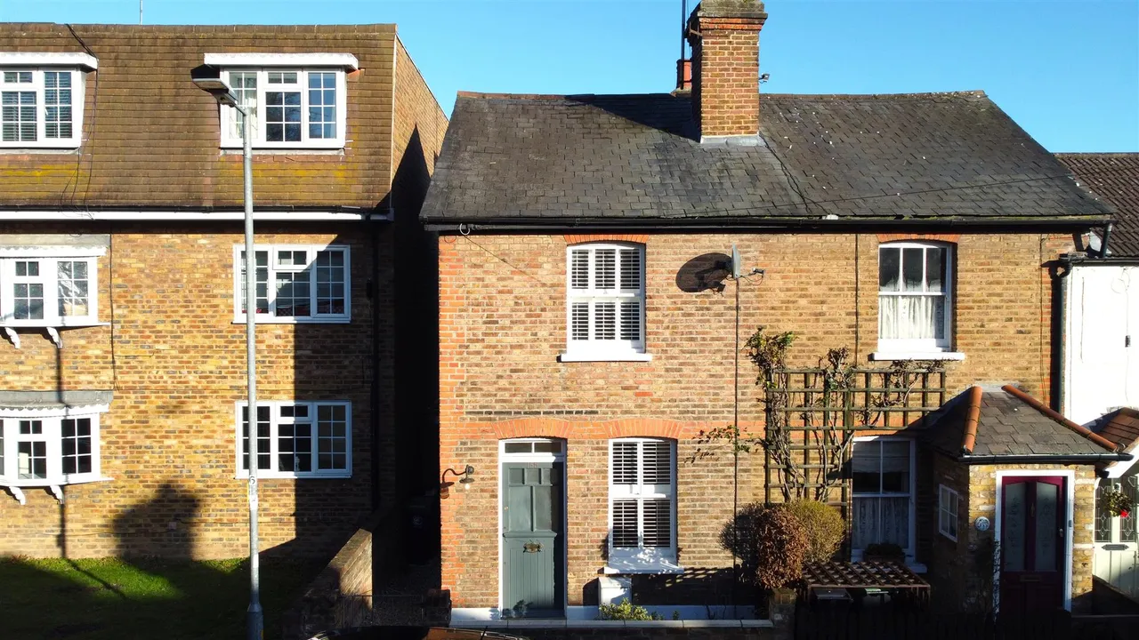 2 bed house for sale — Forest Road, Loughton