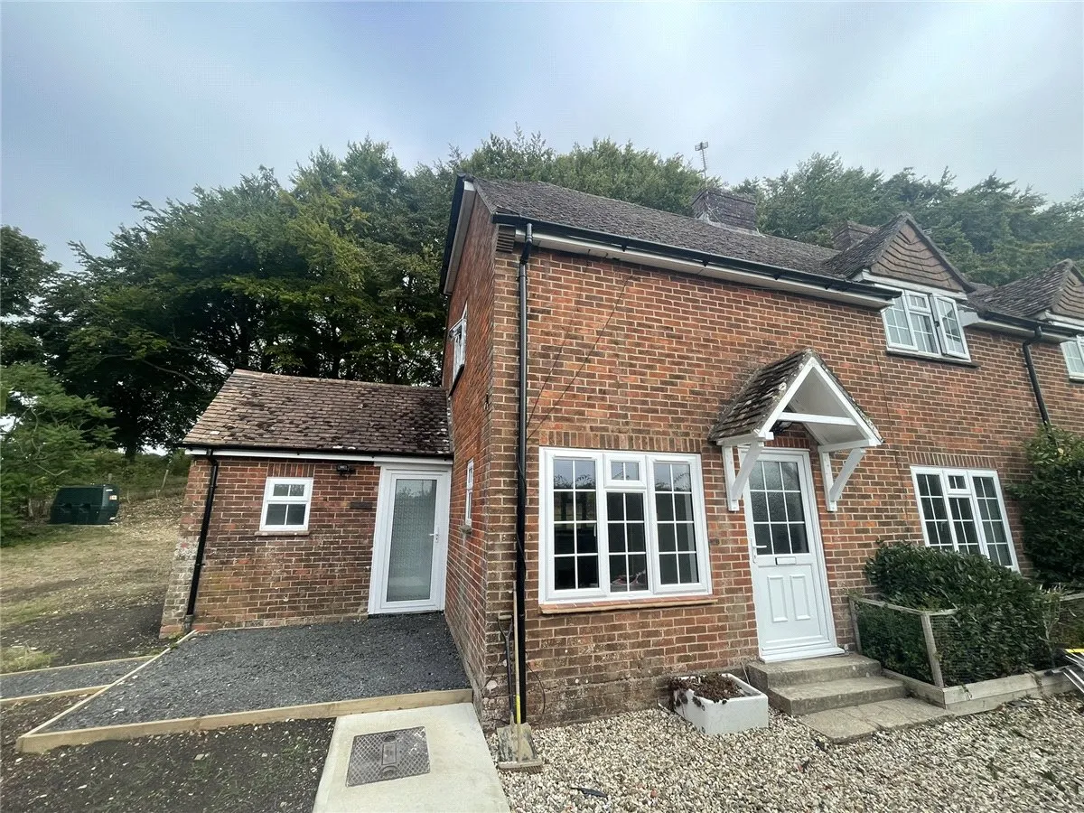 3 bed house to rent, Overton, Basingstoke, RG25